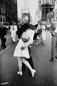 V–J day in Times Square by Alfred Eisenstaedt